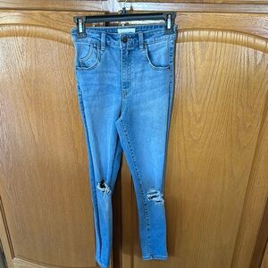 Rolla’s Distressed Women's Jeans size 25 only worn once.